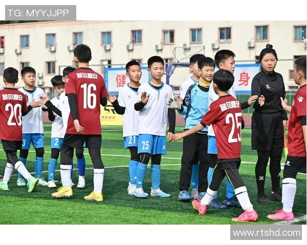 清纯面孔下的足球明星们揭示运动场上的另一种魅力与风采